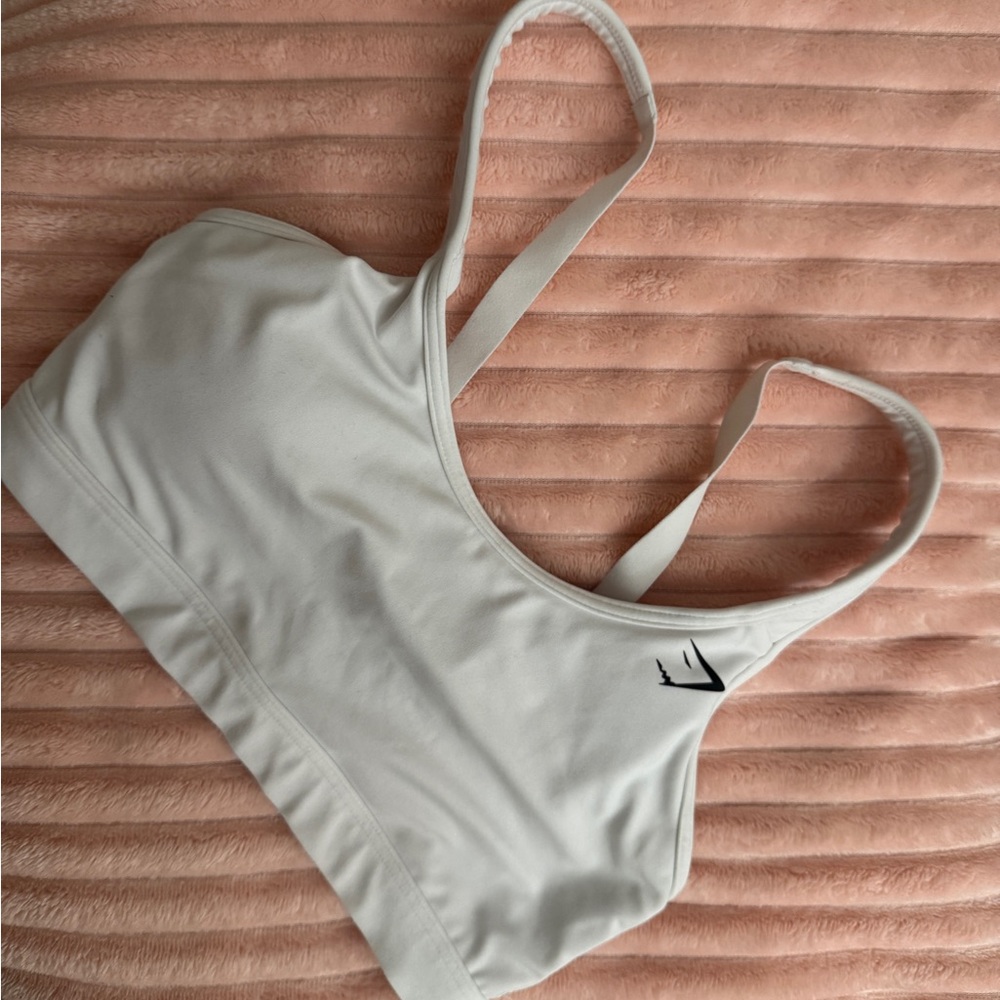 White sport bra | GYMSHARK